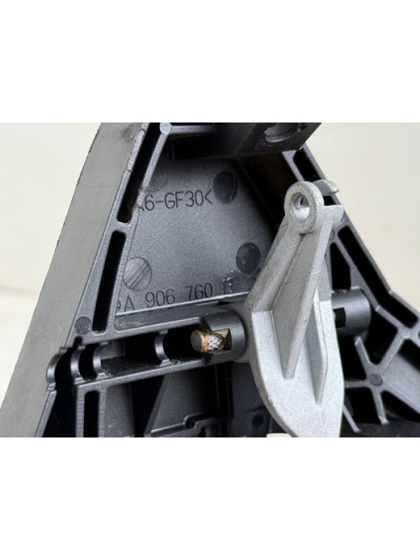 Suporte Maçaneta Porta Traseira Mb Sprinter 415 2013 À 2019.