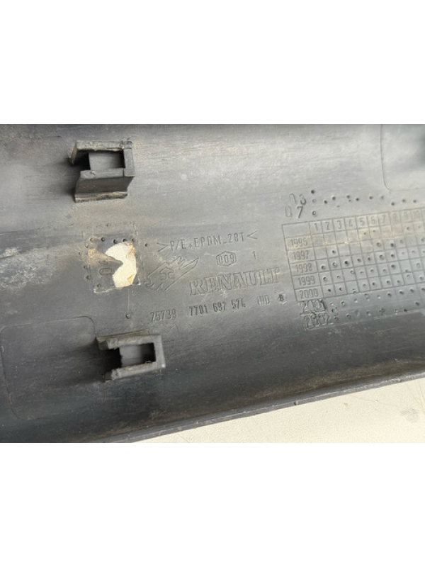 Friso Lateral Traseiro Direito Renault Master 2.5 2003 À 12