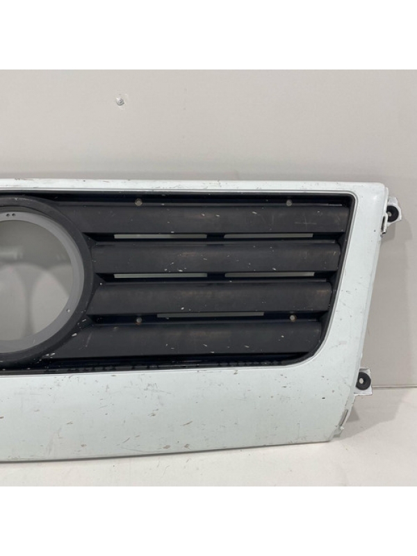 Grade Frontal Dianteira Vw Delivery 8.120, 2001 2002 À 2005.