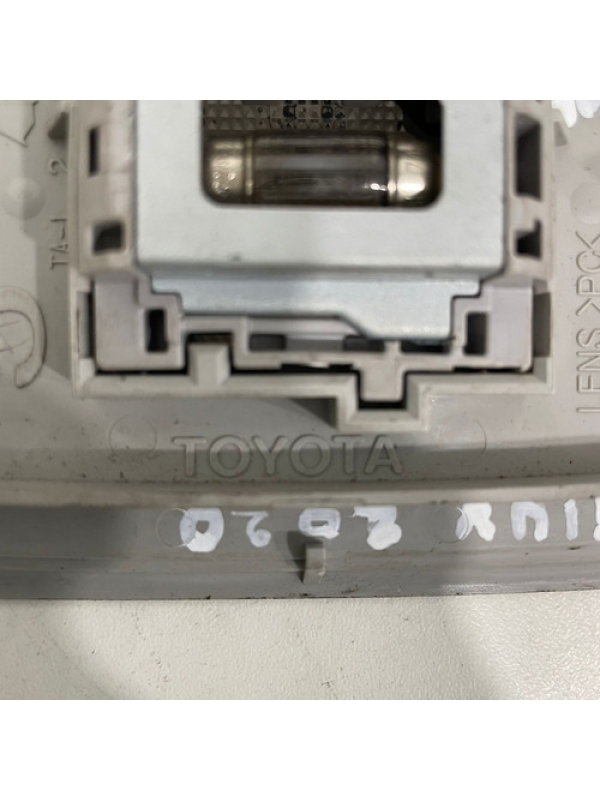 Luz Teto Interna Cortesia Toyota Hilux Srx Srv 2016 A 2020 .