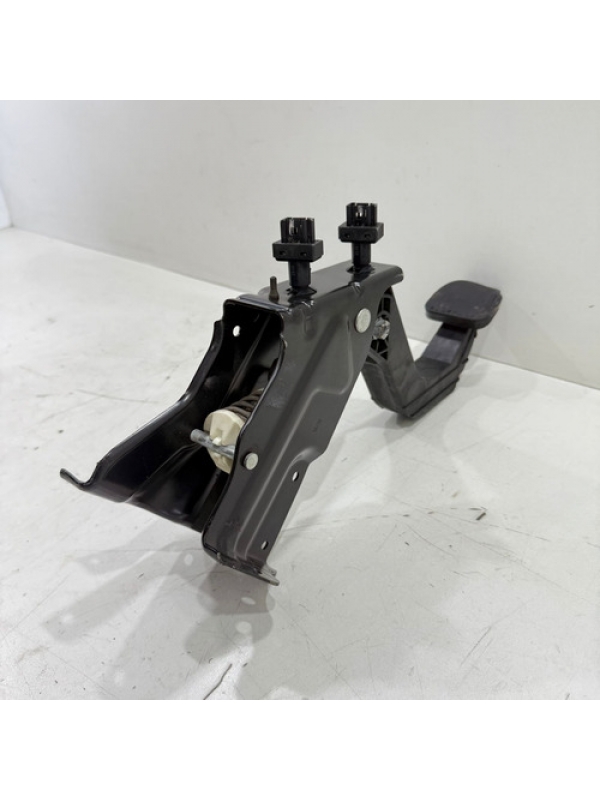 Pedal Embreagem Mb Sprinter 415 515 2013 2014 2015 2016 À 19