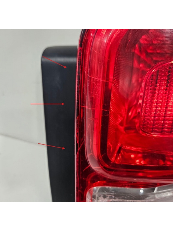Lanterna Traseira Direita Peugeot Expert 2018 À 2024 Detalhe