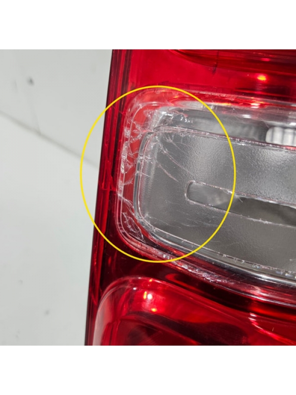 Lanterna Traseira Direita Peugeot Expert 2018 À 2024 Detalhe