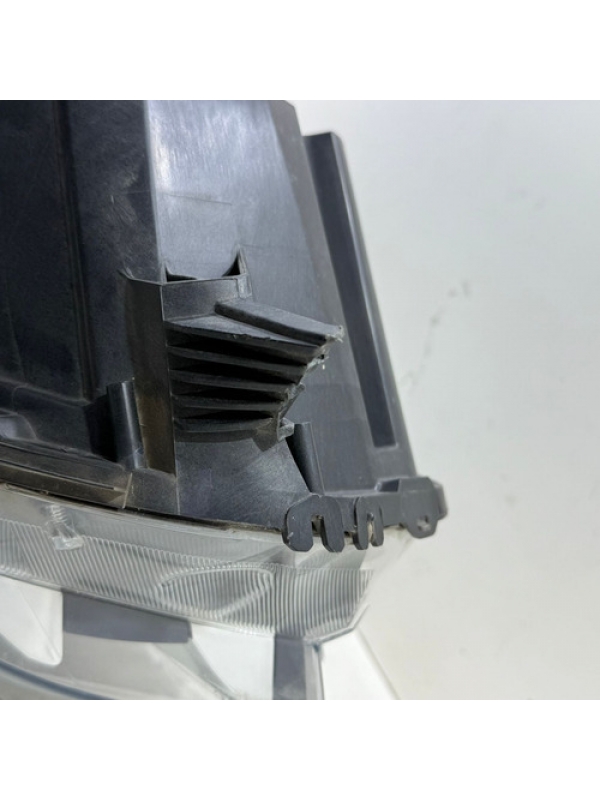 Farol Direito Fiat Scudo Jumpy 2018 2019 2020 À 2025 Detalhe