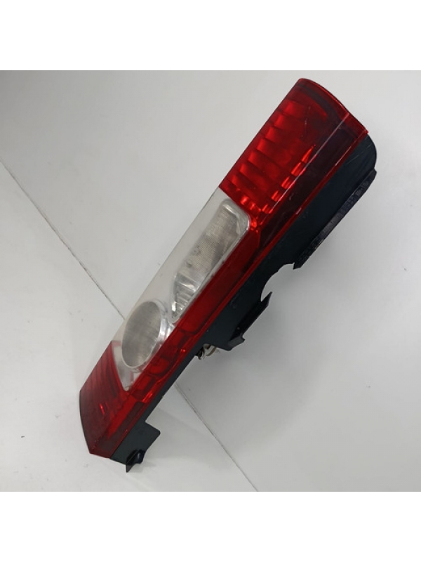 Lanterna Esquerda Traseira Fiat Ducato 019 2020 2021 detalhe