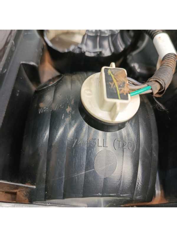 Lanterna Esquerda Traseira Fiat Ducato 019 2020 2021 detalhe