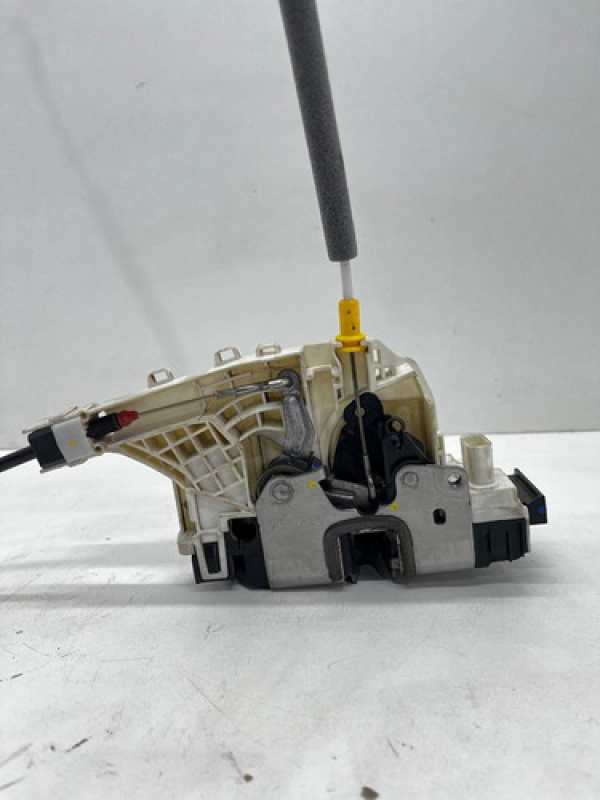 Fechadura Porta Dianteira Direita Mb Sprinter 415 2013-2019