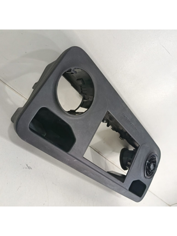 Moldura Painel Difusor Multimidia Mb Sprinter 416 417 2024 .