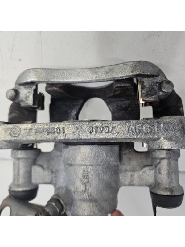 Pinça Freio Traseira Esquerda Renault Master 2.3 2013 À 2022