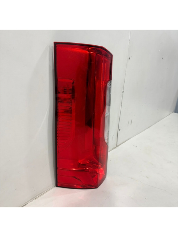 Lanterna Traseira Lado Esquerdo Mb Sprinter 2.0 2020 À 2025.