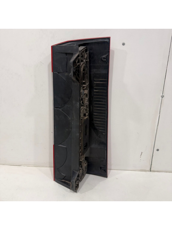 Lanterna Traseira Lado Esquerdo Mb Sprinter 2.0 2020 À 2025.