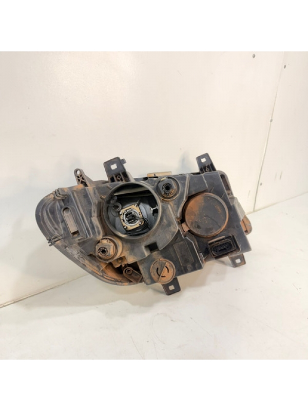 Farol Dianteiro Esquerdo Mb Sprinter 2.0 416 417 2020 À 2025