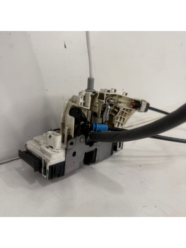 Fechadura Porta Dianteira Esq. Mb Sprinter 415 2013 À 2019.