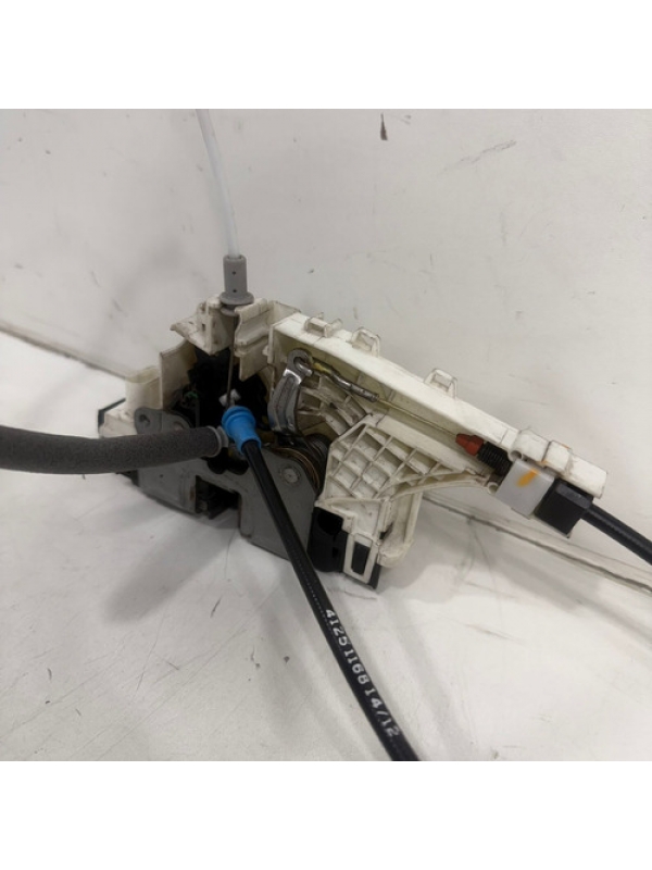 Fechadura Porta Dianteira Esq. Mb Sprinter 415 2013 À 2019.