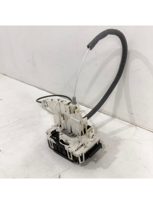 Fechadura Porta Dianteira Esq. Mb Sprinter 415 2013 À 2019.