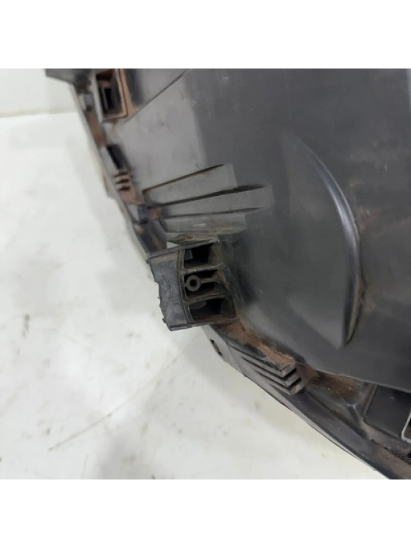 Farol Dianteiro Lado Direito Mb Sprinter 516 20 À 23 Detalhe Direito/passageiro