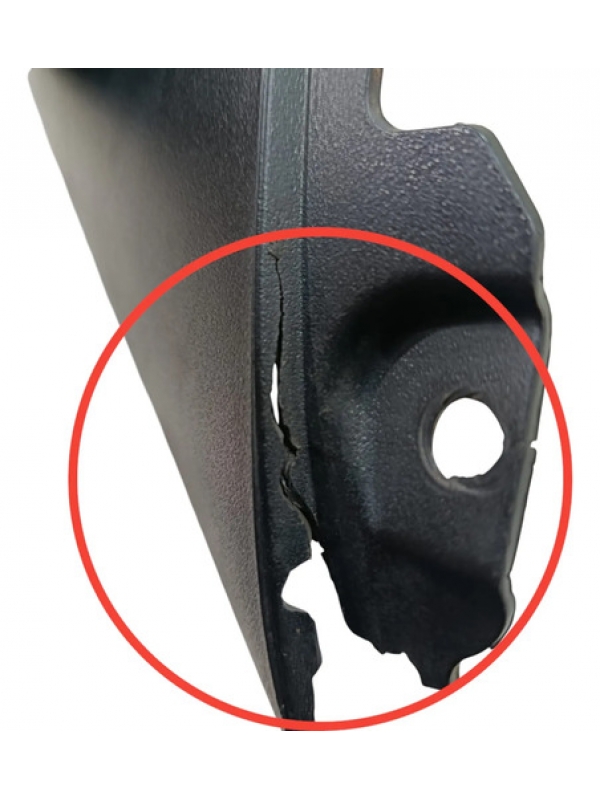 Moldura Coluna Parabrisa Esquerda Iveco Daily 2021. Detalhe.